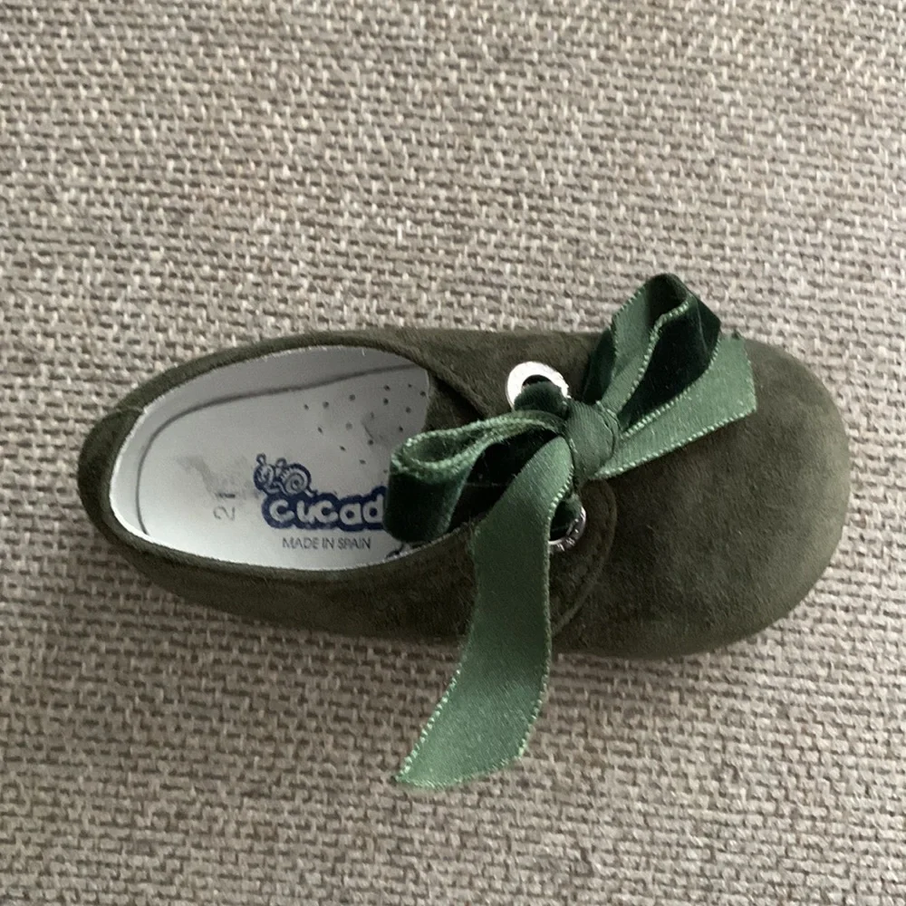 Leather shoes size 4